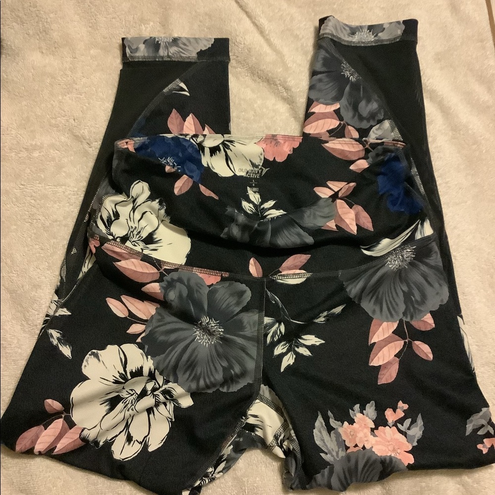Old Navy Activewear Capris, Size L